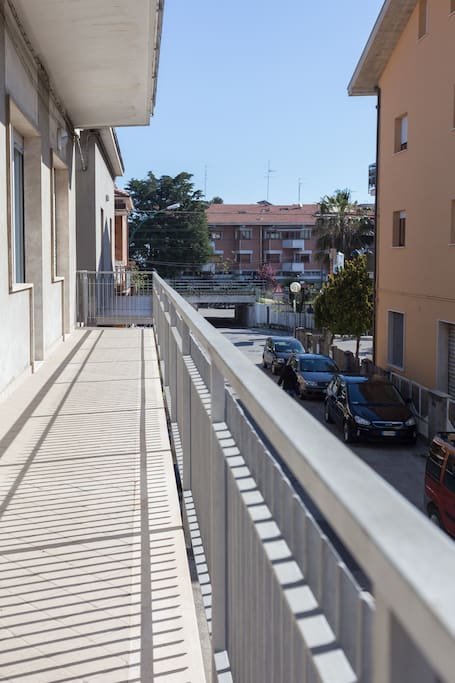 Balcone su strada via Antonelli