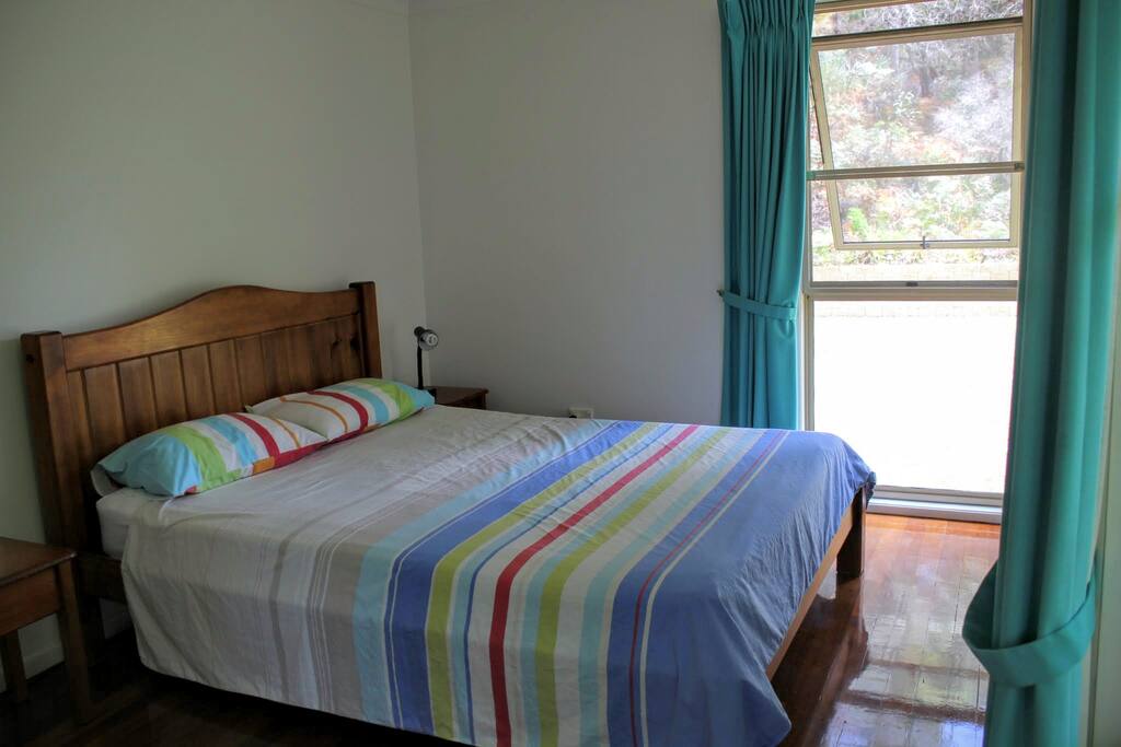 Queen bed room