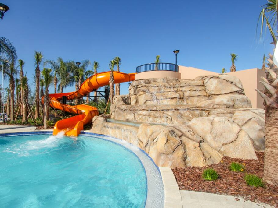 Solterra-Pool-Waterslide
