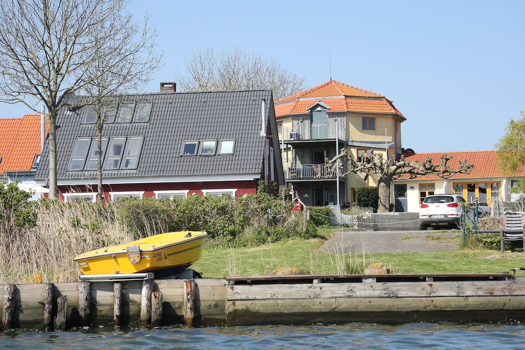 gemeinschaftlicher Uferbereich mit dem Mühlenturm