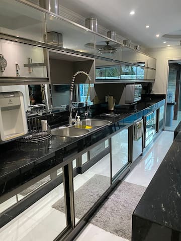 Mansão Estilo Novela Luxo 4 quartos com piscina