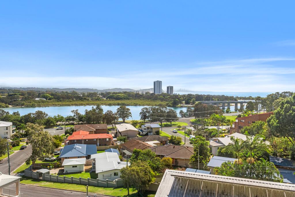 Your views stretch across the sparkling Currumbin Creek to the Pacific Ocean as far as the glittering lights of Surfer's Paradise