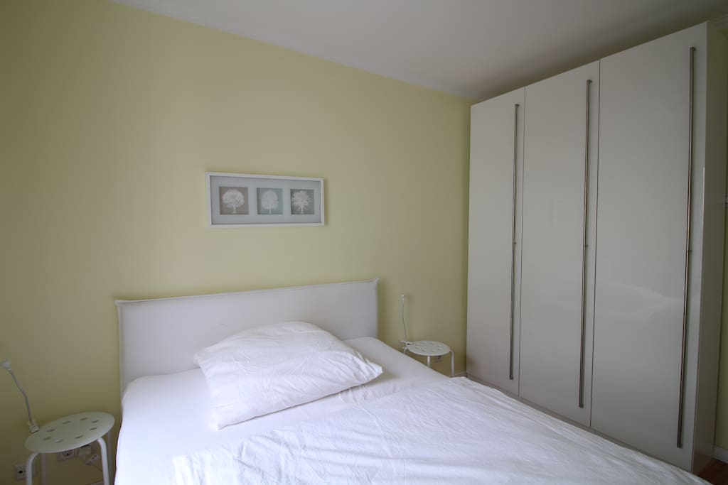 Geräumiger Kleiderschrank/ Spacious wardrobe