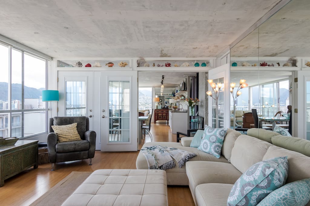 Relax in the Living Room with Ocean and City Views!