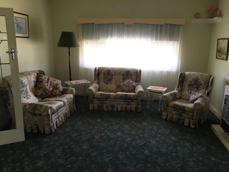 Lounge/TV room