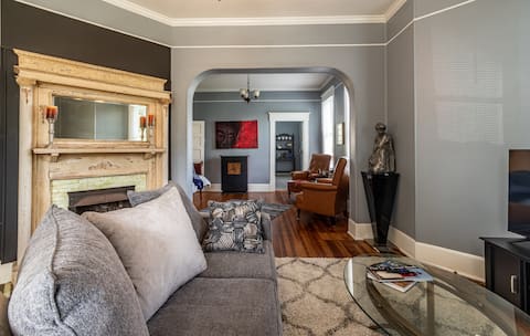 Historic Apt walking distance to Main Street