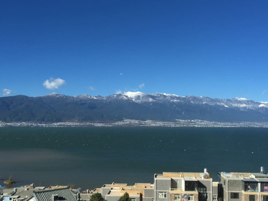 窗外壮丽的苍山洱海全景,为您的假期留下美好回忆……