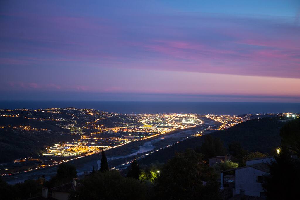 La nuit, la mer, le fleuve, la ville de Nice