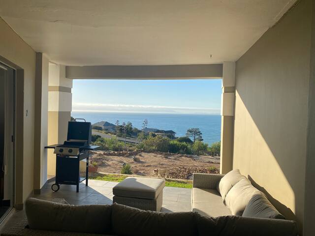 Lovely 2 Bedr apartment with seaview & solar gallery image 2