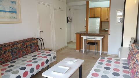 Anuncio de Airbnb popular: Sunny Appartment 100 m. from the beach - Salou en Salou