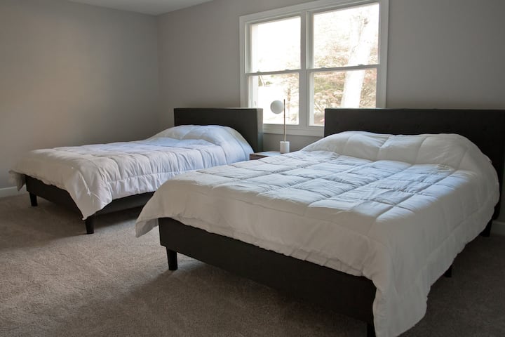 Master bedroom - 2 queen beds
