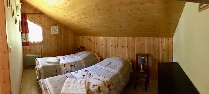 Slaapkamer 3 (twee eenpersoonsbedden)