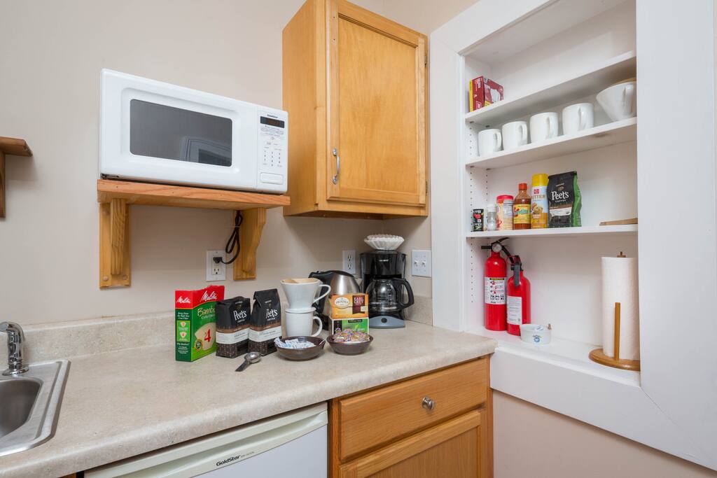 Plates, silverware, utensils, coffee cups, wine glasses, and hot plate provided.