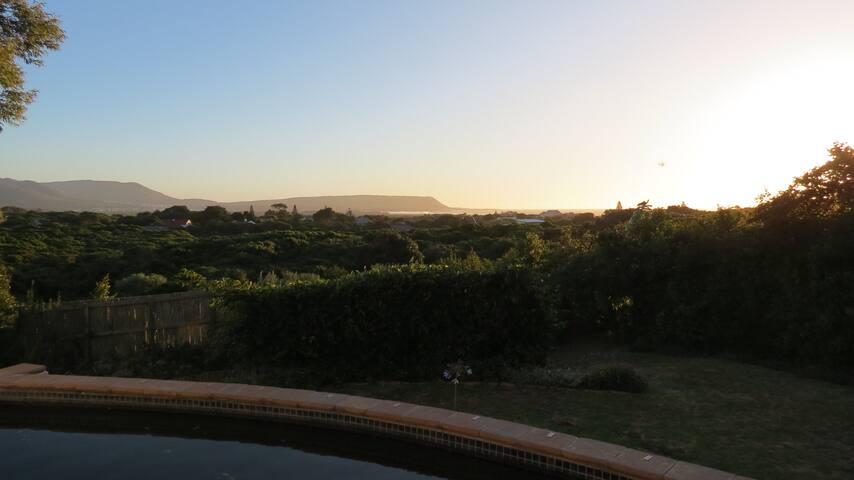 Beach Road Family Beach House gallery image 2