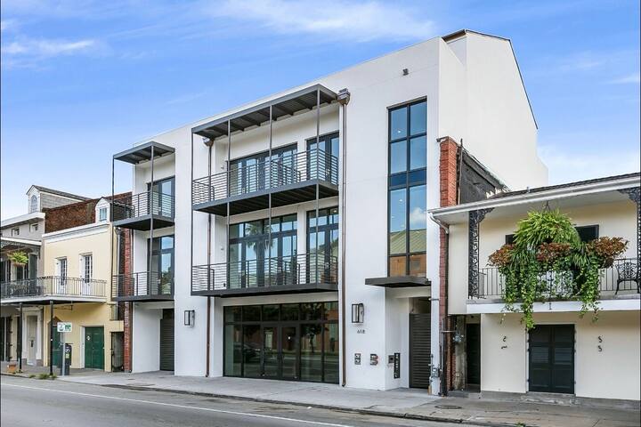 Luxury French Quarter Residence w/Parking- 202 gallery image 3