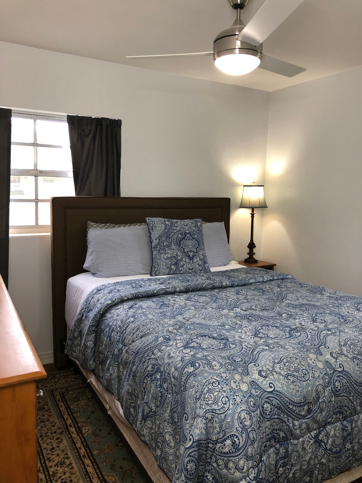 הבית הוא חדרי השינה של אמצע המאה בגודל סטנדרטי לזמנים האלה

ידעת שלגרם יש 12 ילדים?