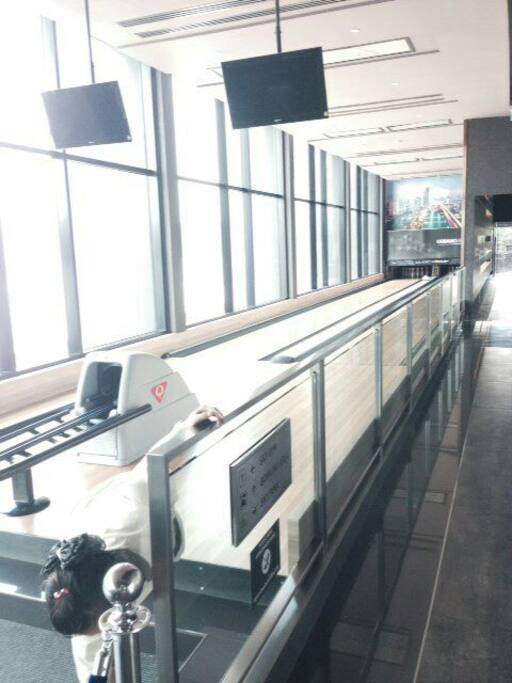 Bowling 2lanes.