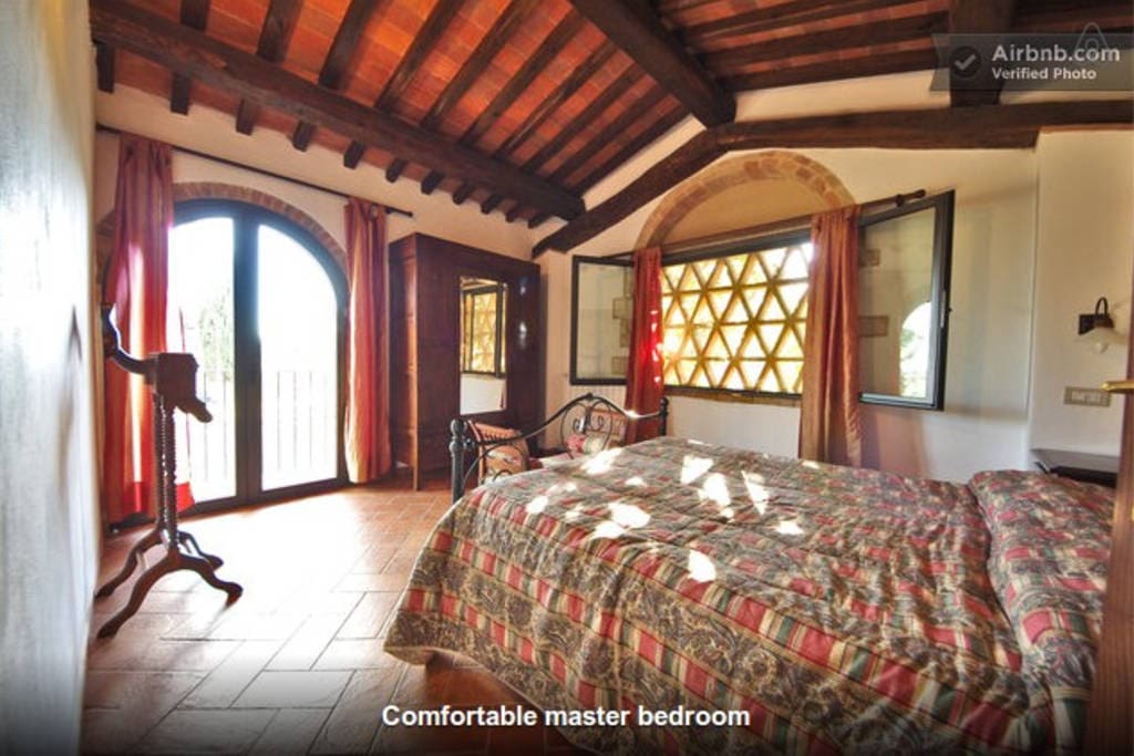 Comfortable masterbedroom. There are two masterbedrooms, one in each house.
