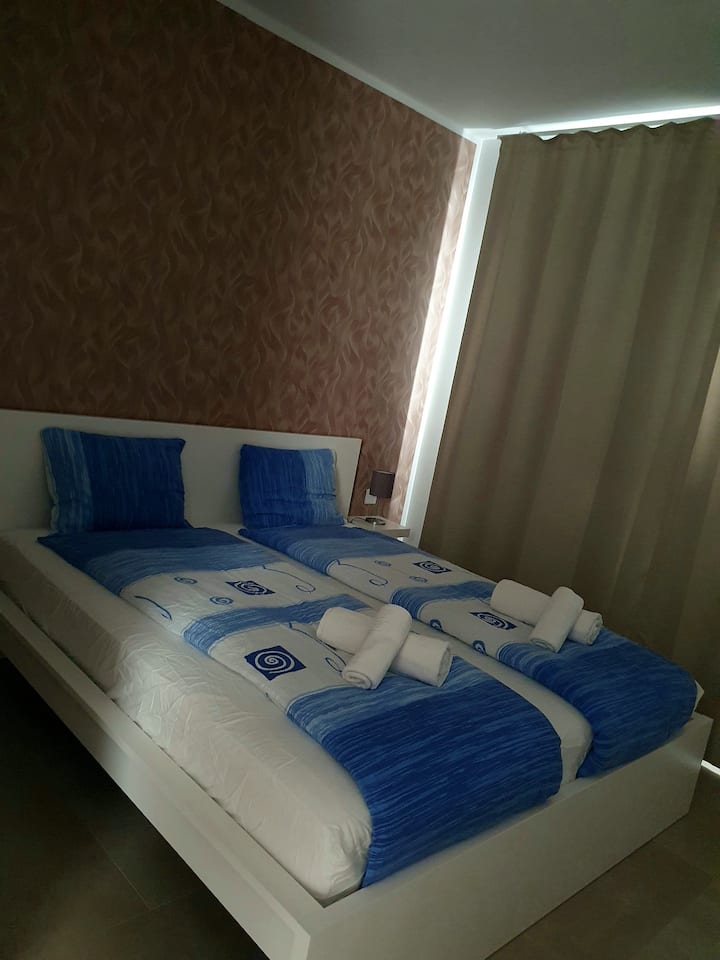 Cama 180 x 200 cm - Habitación - Cortinas