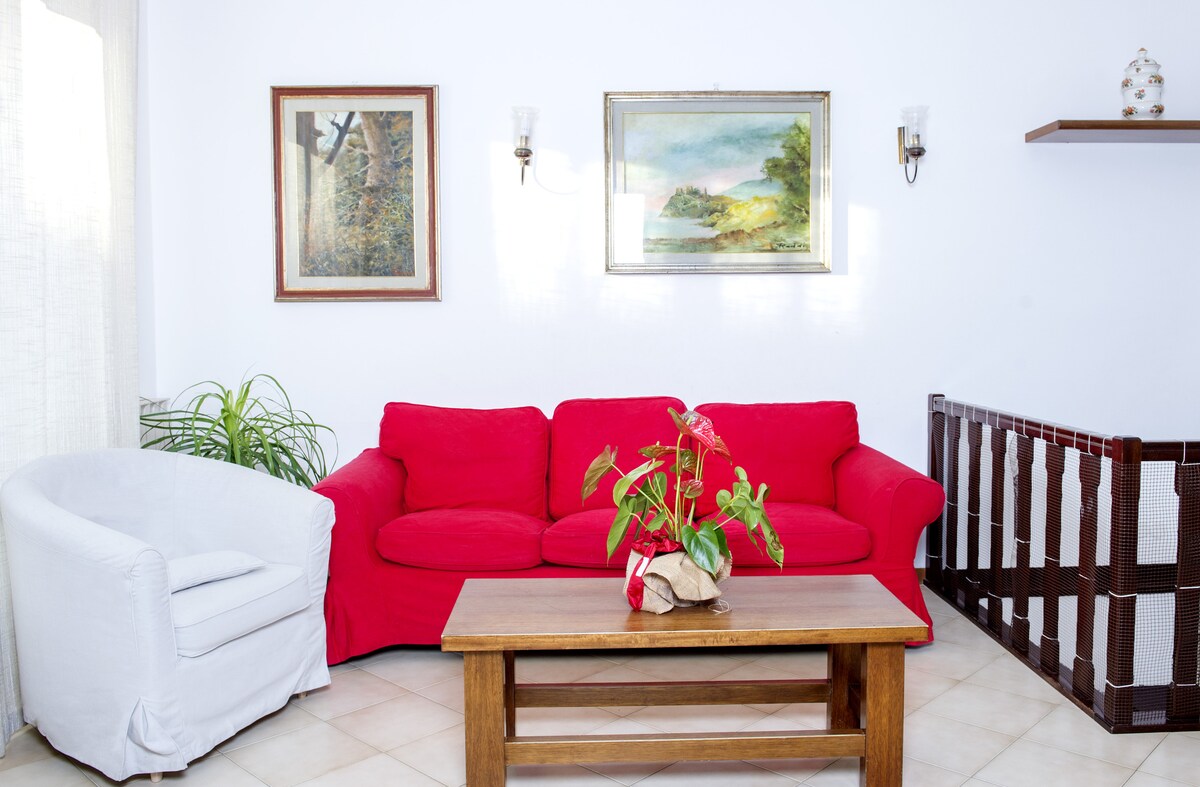 Successful Airbnb property: Just 50 meters from the sea..! in Castiglione Della Pescaia