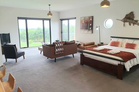 Crashing Waves Spacious Studio Apartment