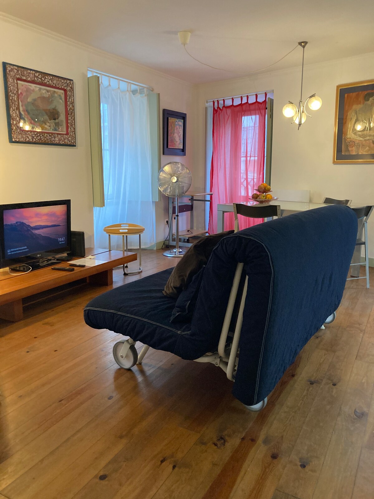 Popular Airbnb listing: House of windows in Misericórdia