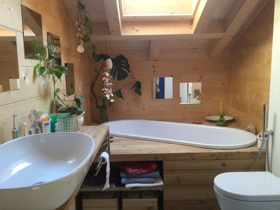 bagno con vasca idromassaggio
