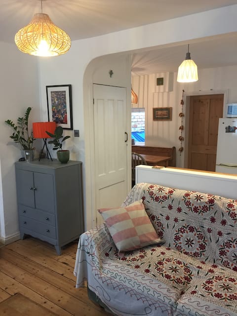 Successful Airbnb property: Cosy townhouse in Mill rd area of Cambridge in Cambridge