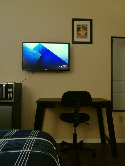 TV with Chrome-Cast