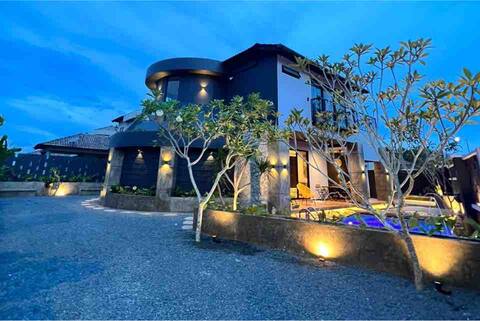 LA Villas Kuantan-4BR,POOL,Near Beach,BBQ,Karaoke.
