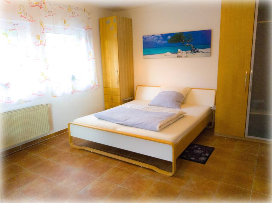 Großes Doppelbett