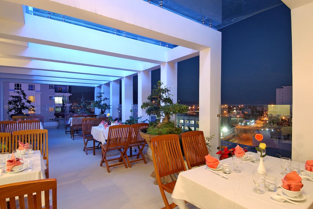 A small comportable restaurant