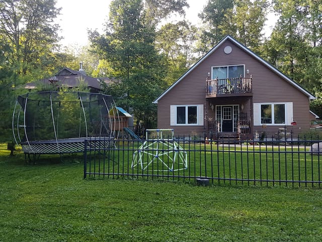 Beautiful Large and Spacious Ipperwash Beach Home