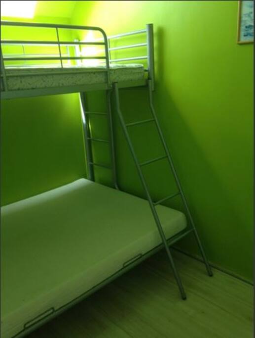 4ème chambre lit superposé : 1 couchage double, 1 couchage simple
