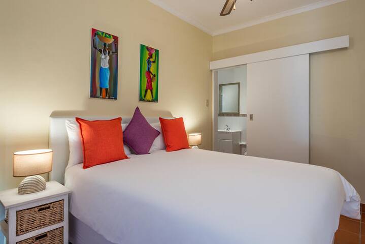 Nice and cosy two bedroom unit gallery image 4