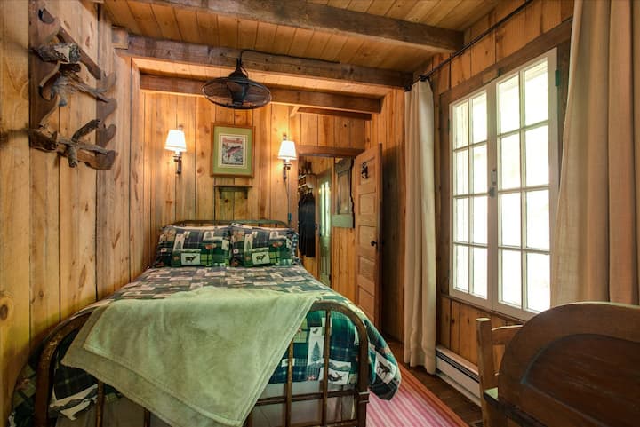 Moose Room w/ Full Bed - Connects to screened Sleeping Porch w/ Twin Bed