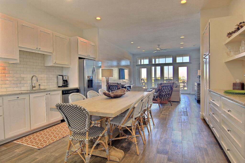 Bikini Bottoms TC 2204-Dining Area