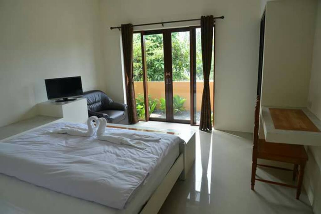 King Sized Bed - 1st bedroom
