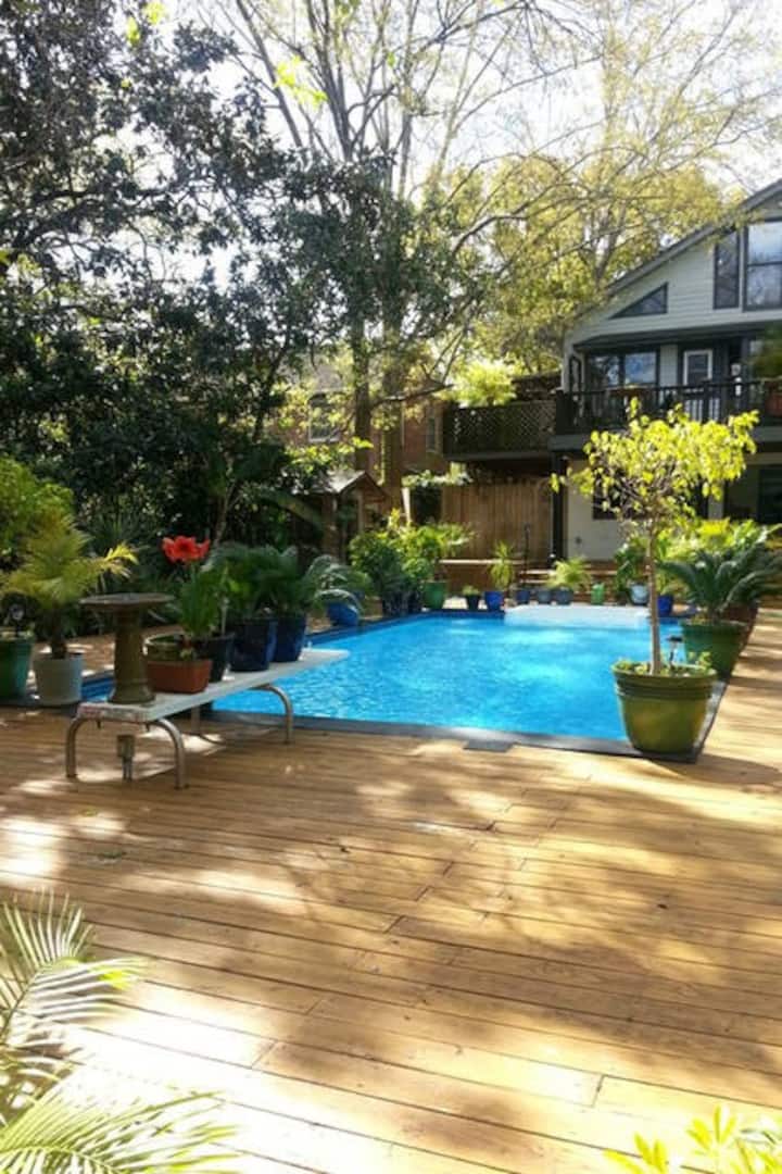 Charming Mid-town Guest Quarters