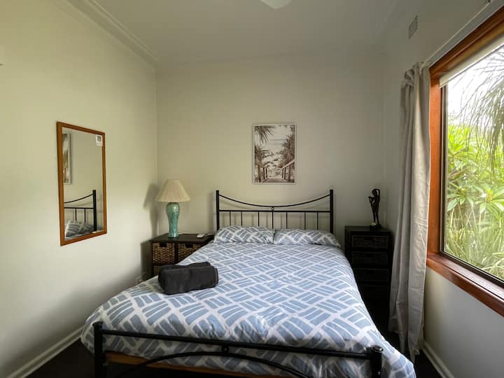 غرفة النوم رقم2 في الطابق السفلي - سرير مزدوج 