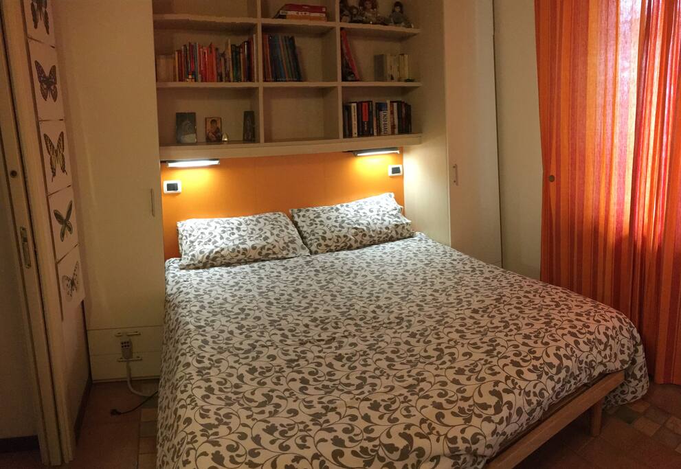 prima camera con letto matrimoniale