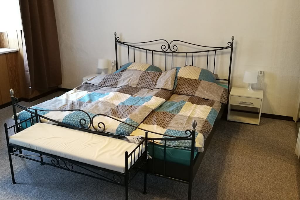 Schlafzimmer 1