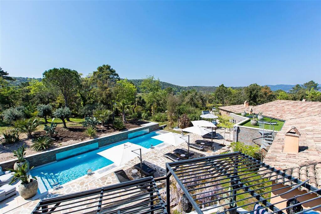 Pool area with wifi