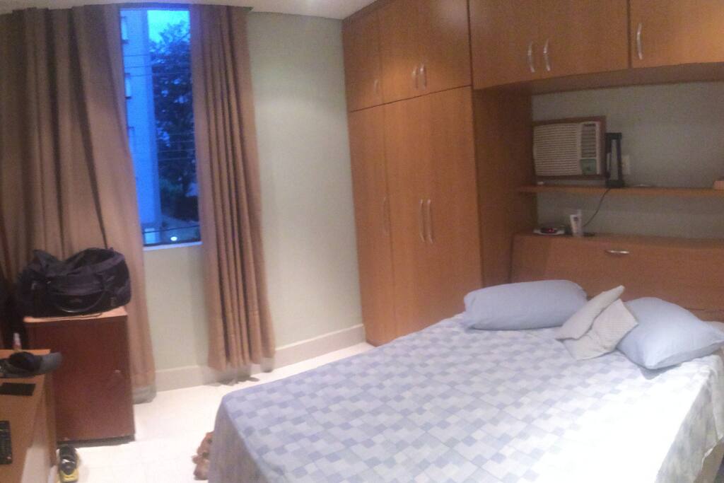 Cama casal + colchão de solteiro