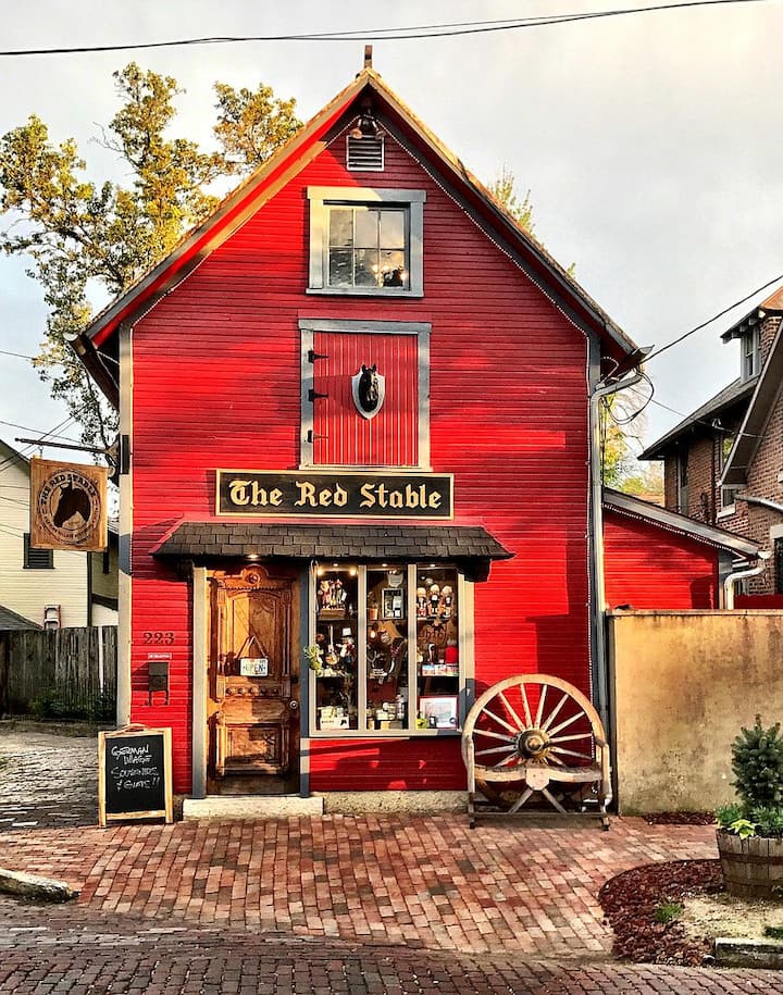 The Red Stable German Village Airbnb, entire home!