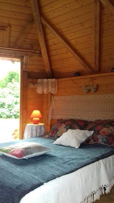 Ambiance douce et romantique de la chambre