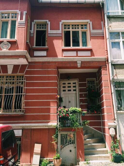 The house was built in 1913 by Greek architects.
