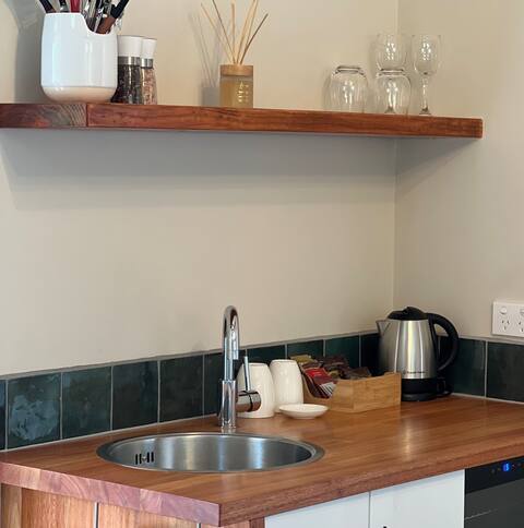Top performing Airbnb: Coromandel sea and bush views. in Thames Coromandel District North