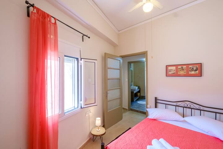 Family home w. yard in Beating Heart of Old Town gallery image 4