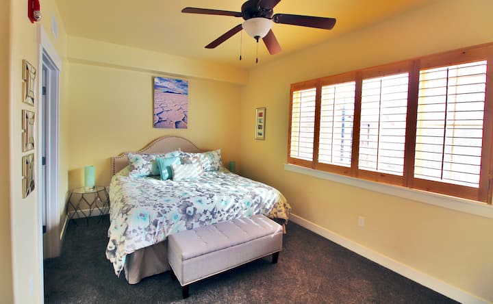 ห้องนอนใหญ่ขนาดใหญ่